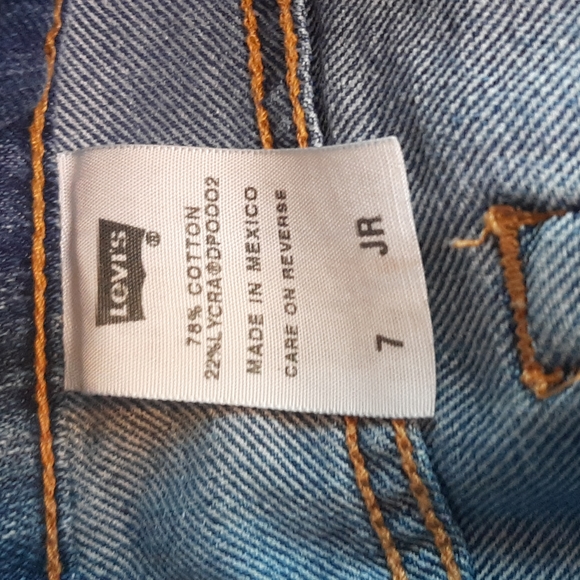 Levi distressed shorts - Picture 4 of 6